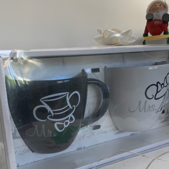 Disney Black and White Mr. and Mrs. Mugs NWT Large holds 16 oz each - Picture 8 of 16